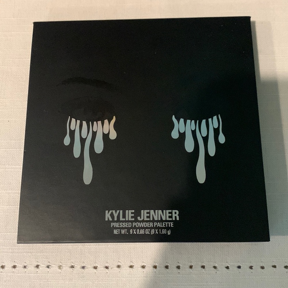 Kylie Jenner pressed powder palette